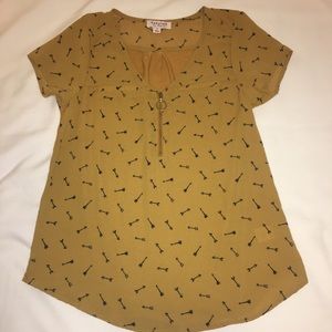 Tempted Short Sleeve Top. Size Small.